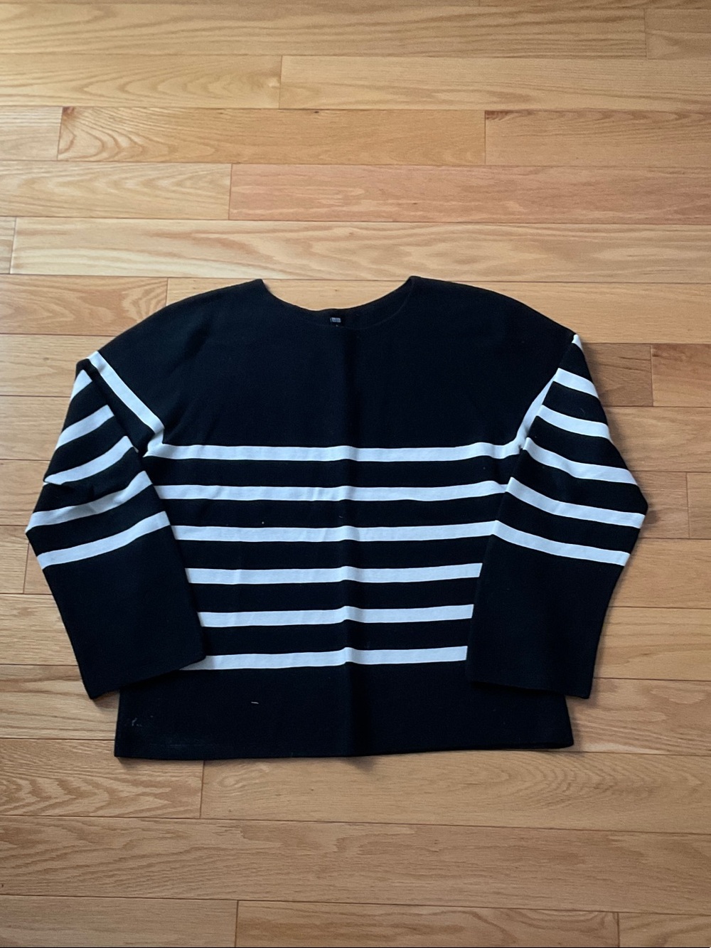 Women's Black Crewneck Sweater with White Stripes UNIQLO size M
